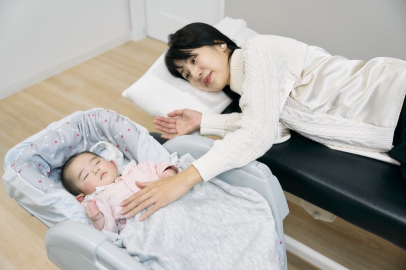 バウンサー完備・お子さまのそばで施術